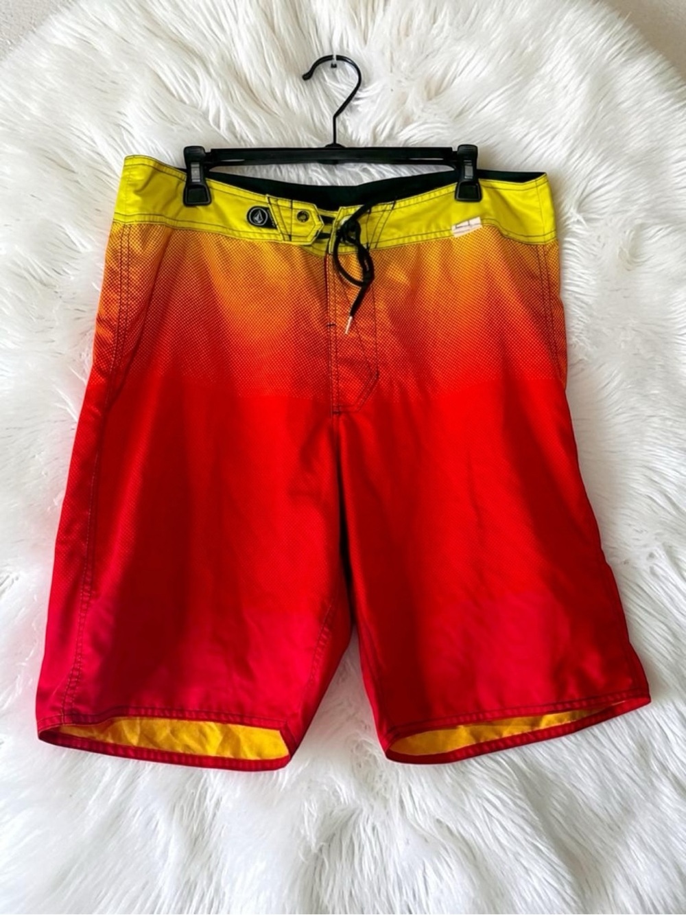 VOLCOM Cinch Fly 36” Men's Gradient Red & Yellow Swim Trunks 21” length EUC